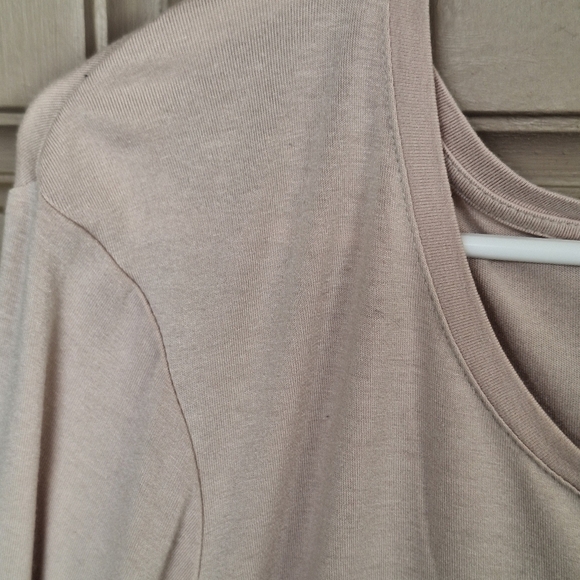 JM Collection Flowy Long Sleeve Tee SzM Cream Hip Length Round Neck Soft Knit - Picture 5 of 6